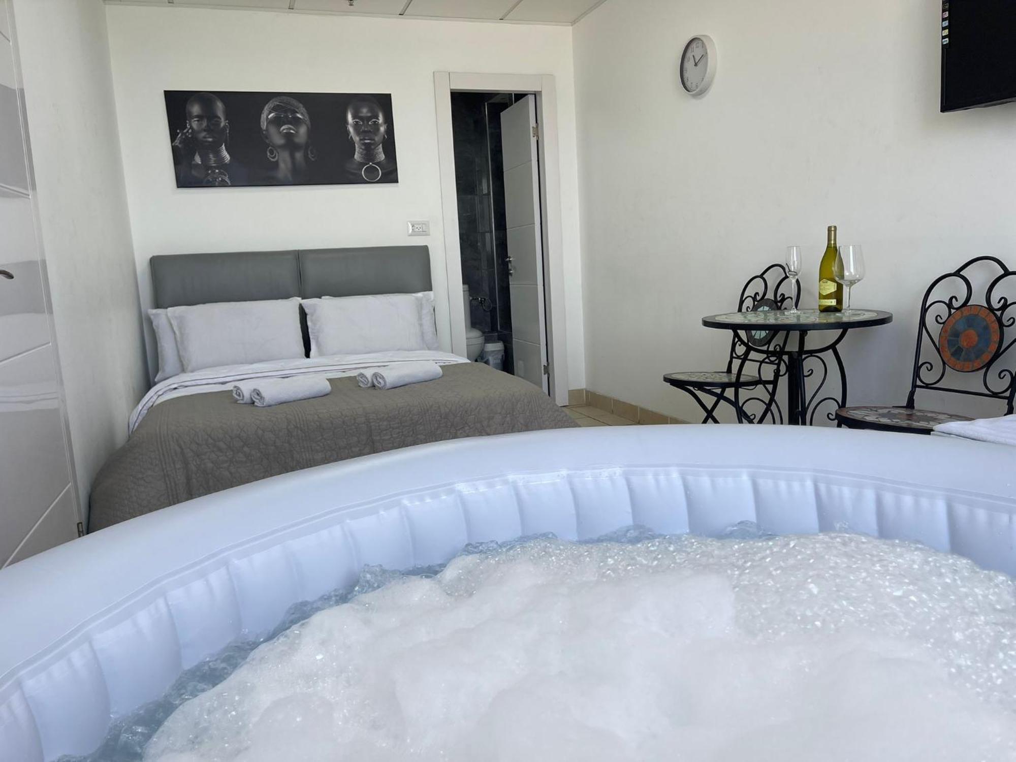 Sea Line Hotel From R&A Group 바트얌 외부 사진